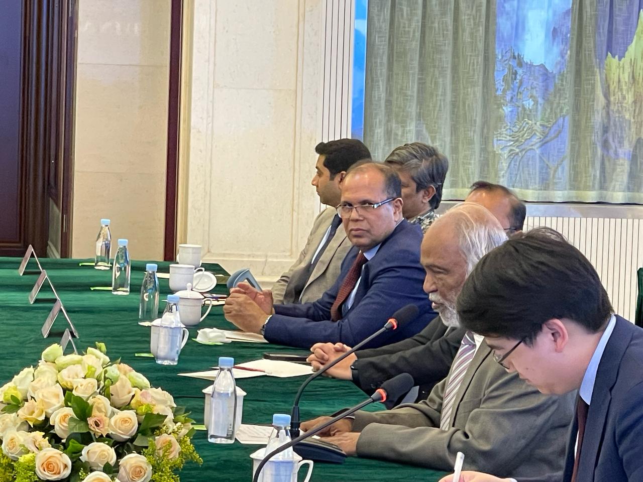 Senior BNP leader Moyeen Khan addresses a session in a Chinese provice -- UNB photo