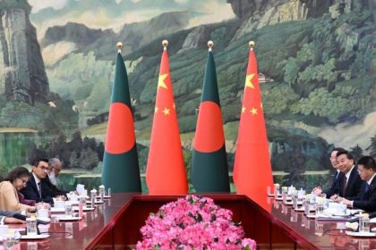 Bangladesh's interim administration chief Muhammad Yunus and Chinese President Xi Jinping in a meeting in Beijng - Photo PID