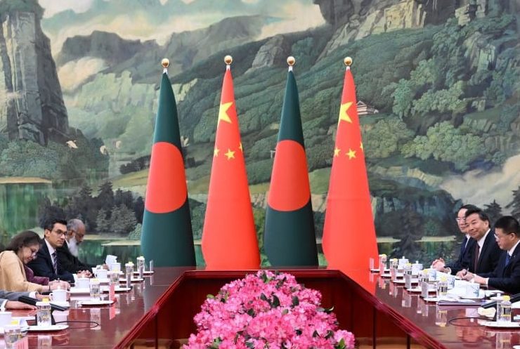 Bangladesh's interim administration chief Muhammad Yunus and Chinese President Xi Jinping in a meeting in Beijng - Photo PID