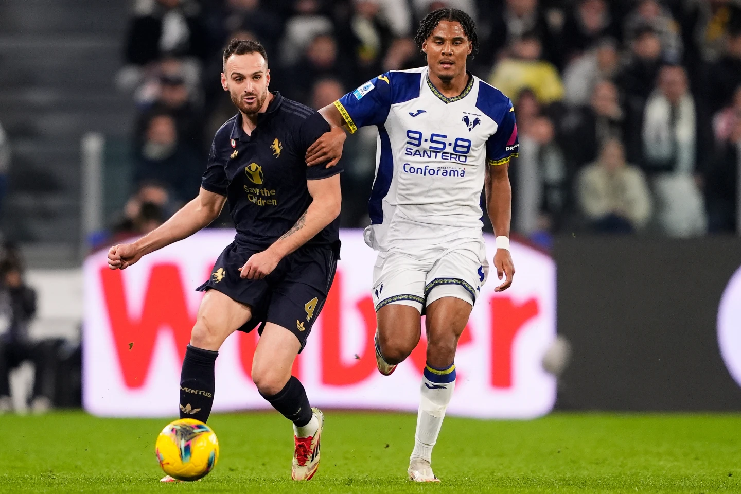 Juventus' Federico Gatti, left, and Verona's Ami Sarr, right, challenge for the ball during the Serie A soccer match between Juventus FC and Hellas Verona in Turin, Italy, Monday, March 3, 2025. (Fabio Ferrari/LaPresse via AP)