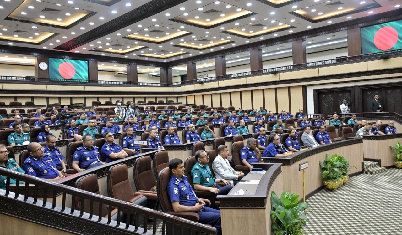 Senior police officers attended a meeting with Chief Adviser Muhammad Yunus on Monday-- PID photo