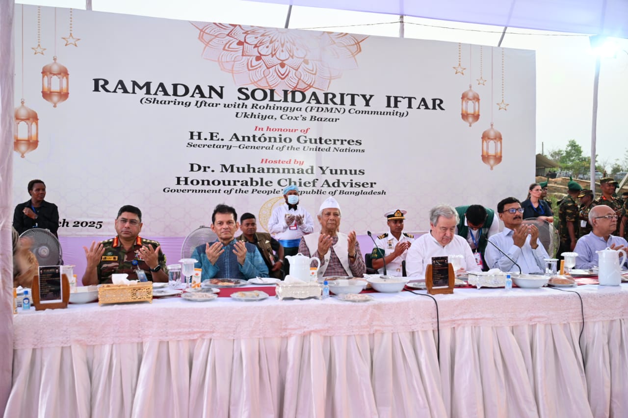 UN Secretary General Antonio Guterres joined a soldiarity iftar with Rohingya in Cox's Bazar along with Bangladesh's Chiaef Adviser to the interim administration Mohammad Yunus - PID photo