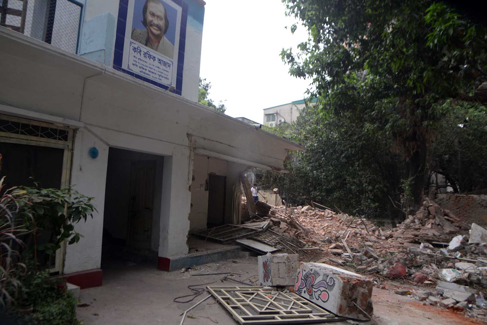 Poet Rafique Azad’s memory-rich Dhanmondi house partially razed