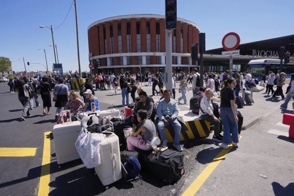 Massive power outage in Spain and Portugal leaves thousands stranded and millions without light