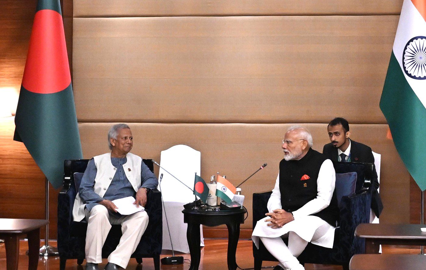 Bangladeshi Chief Adviser Muhammad Yunus and Indian Prime Minister hol a meeting in Bangkok on the sideline of BIMSTEC meeting - PID Photo