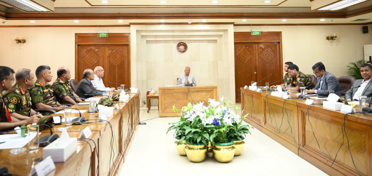 Yunus distributes houses