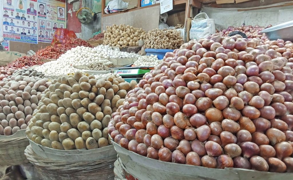 202 tonnes of onions arrive from India onions India