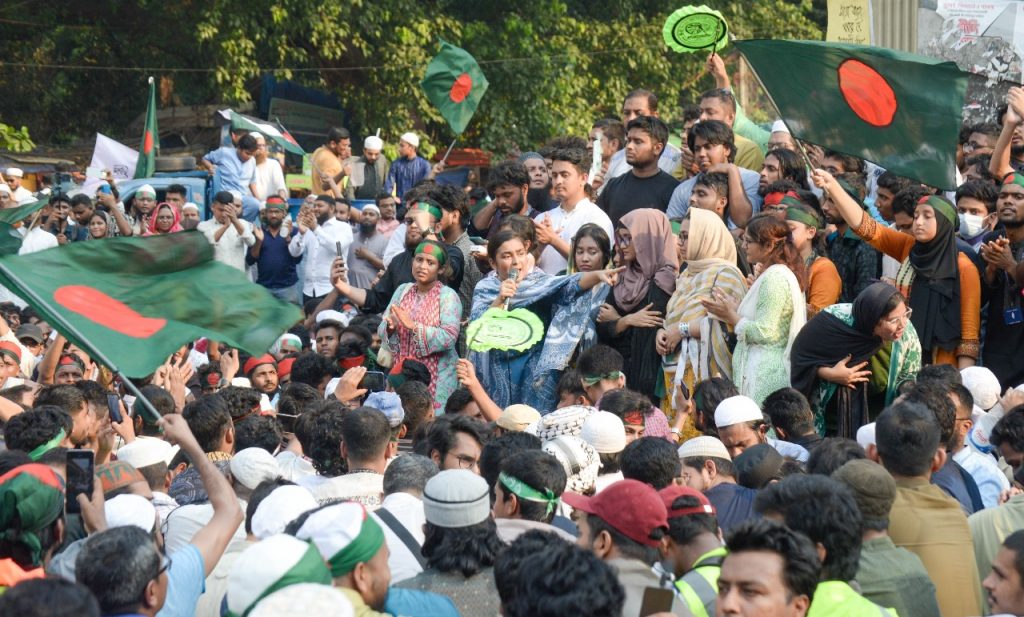 ‘Blockade’ to ban Awami League continues in Shahbagh