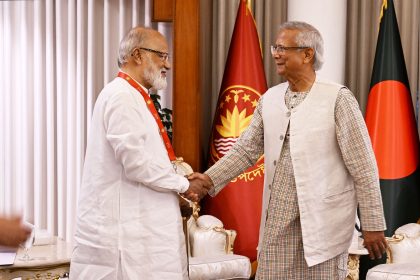 Chief Adviser Muhammad Yunus shakes habd with BNP standing committee member Khandaker Mosharraf Hossain at the beginning of a political dialogue at the CA's official residence in Dhaka. Photo: Chief Adviser's press wing