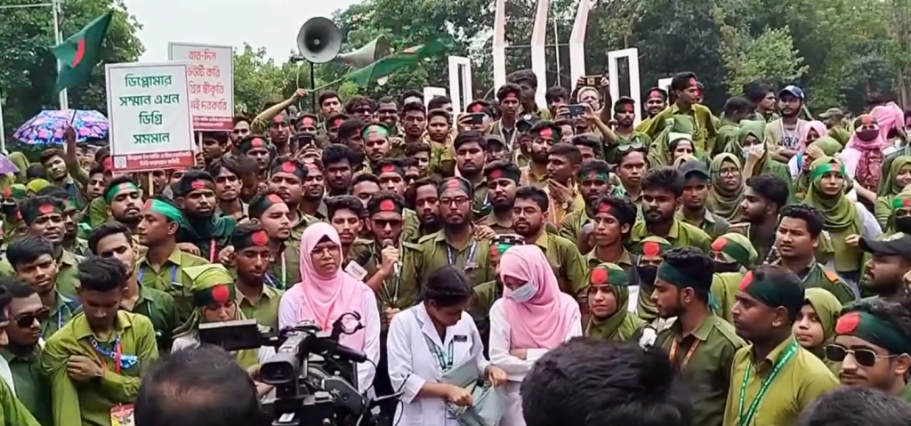 Nursing students bring Shahbagh to standstill