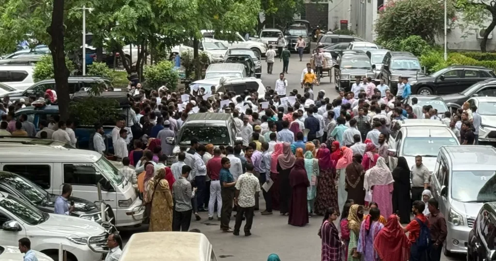Secretariat employees to continue protests, call for nationwide strikes