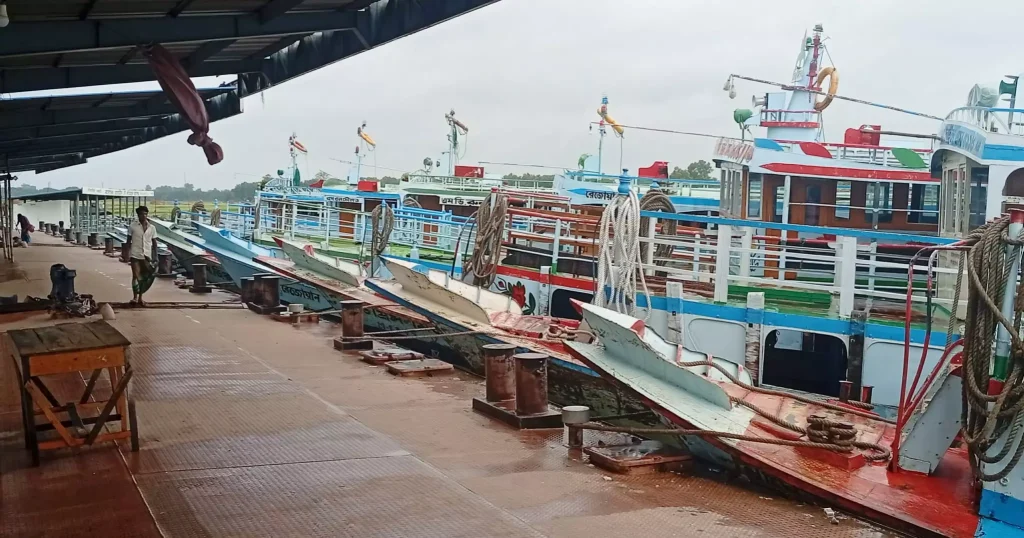 Daulatdia–Paturia route halted since afternoon Daulatdia–Paturia route