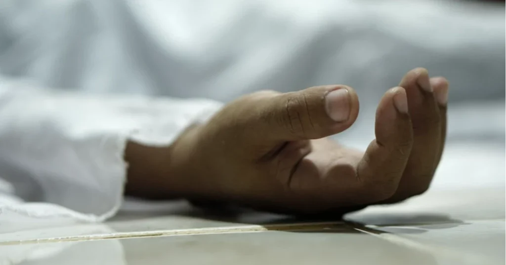 3 of a family found dead in Moghbazar hotel Moghbazar
