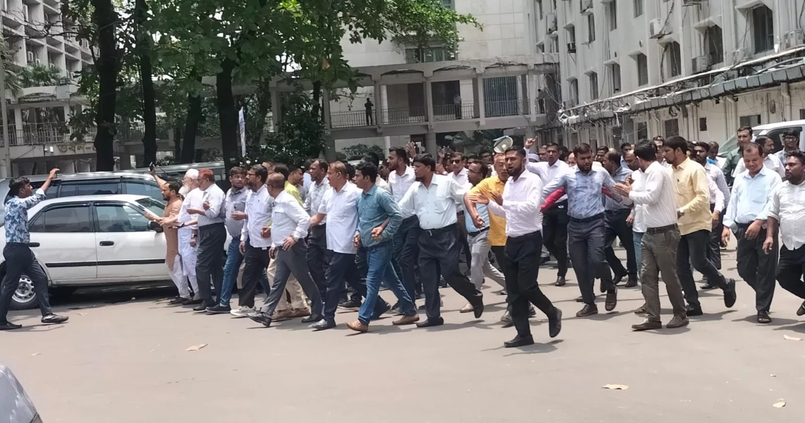 Secretariat employees announce two-hour work stoppage on Monday
