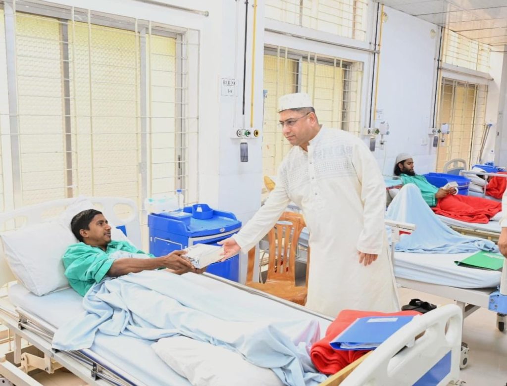 Army Chief meets patients, troops, diplomats