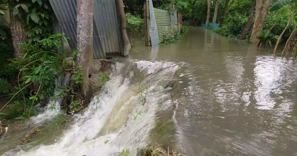 Fish farmers suffer from flooded coastal areas in Chandpur Chandpur coastal areas flooded