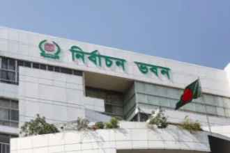 EC bars journalists