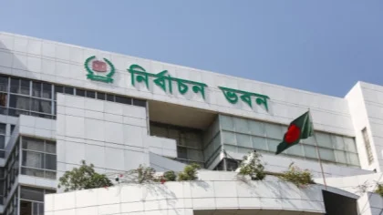 EC bars journalists