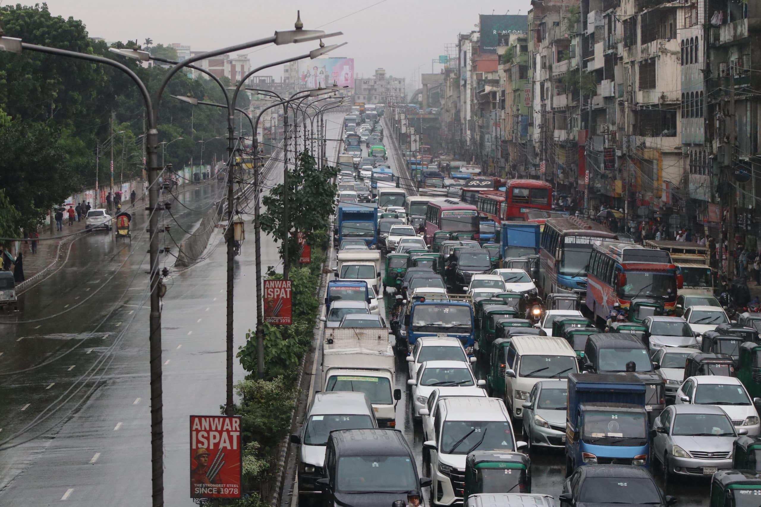 Traffic crippled as CNG drivers block city road
