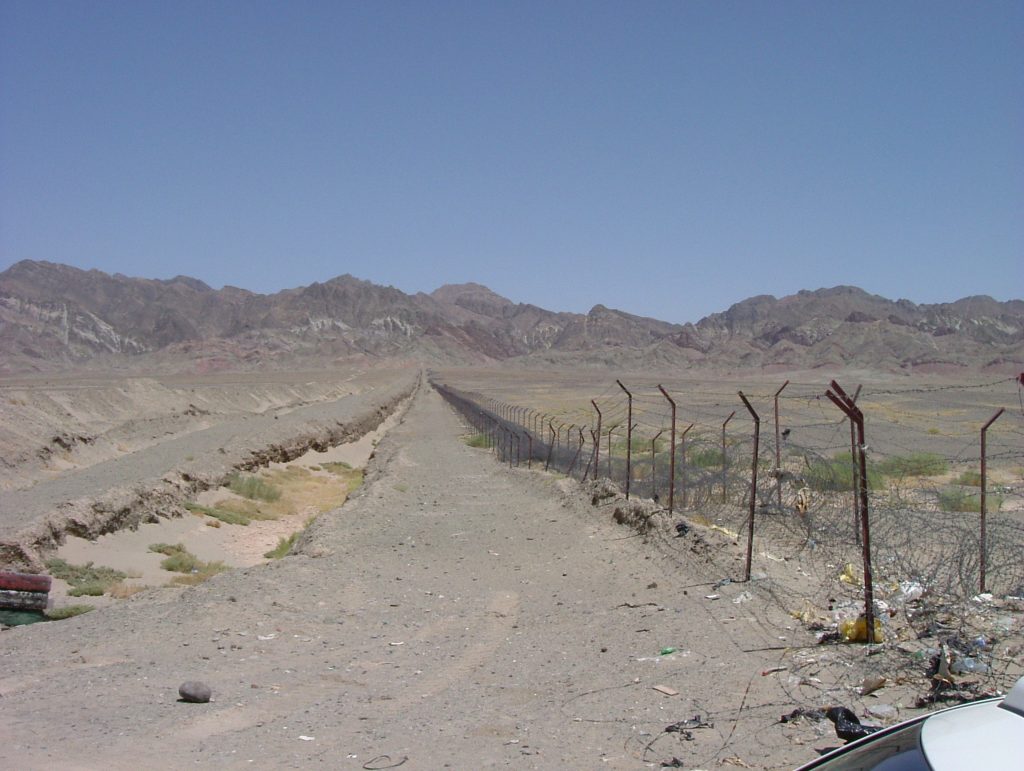 33 Bangladeshis arrested at Pakistan-Iran border Iran Pakistan border divided with barbed wires.