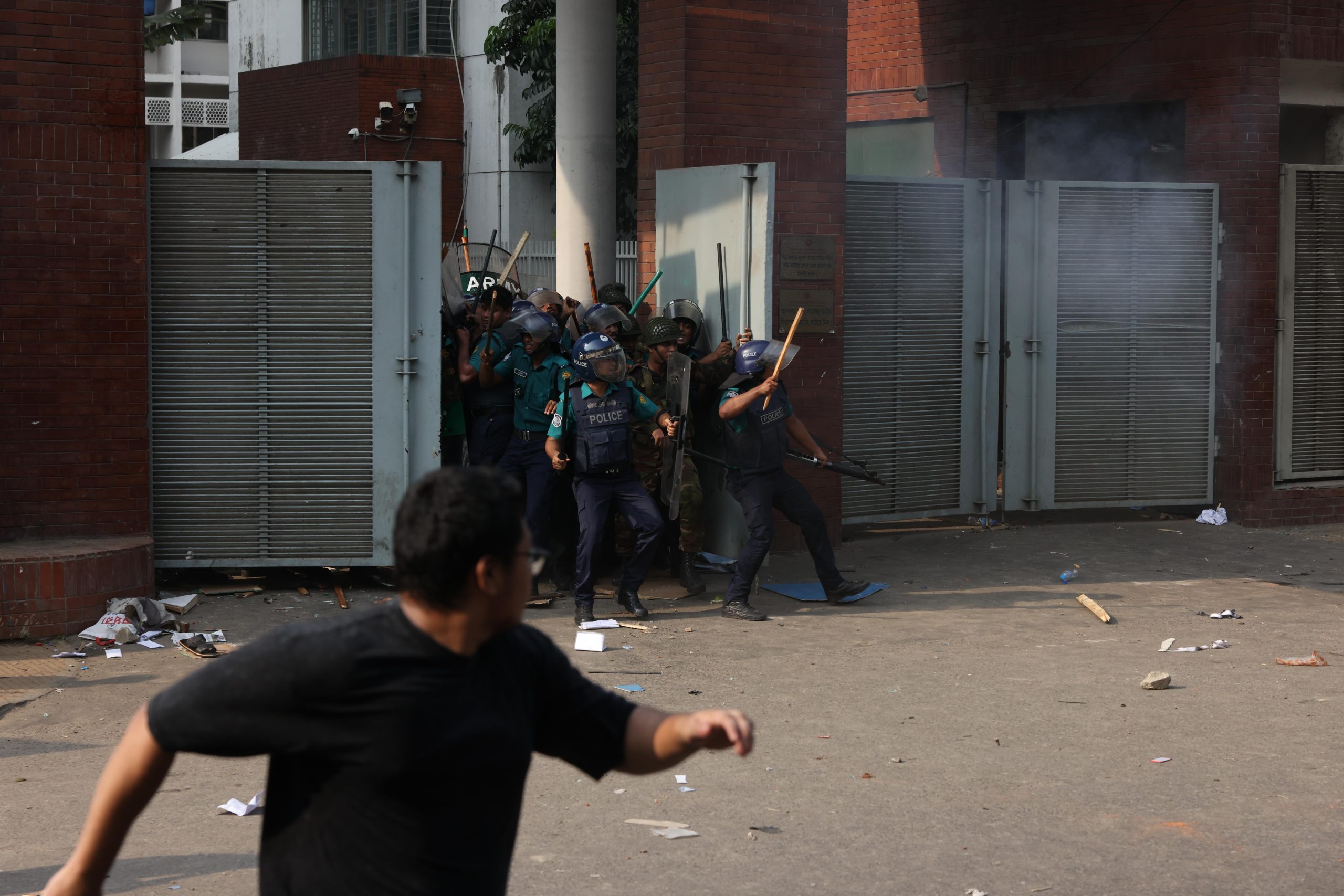 Student protest: Gulistan turns into a battlefield, 70 injured