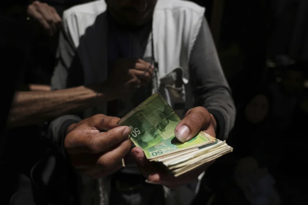 Gaza cash crisis deepens as Palestinians pay 40% commission to brokers