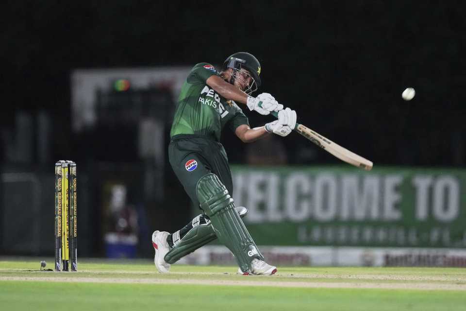Spinners shine Pakistan