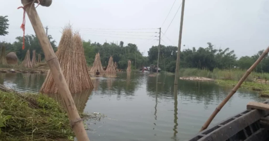 40,000 marooned in Kushtia flashflood, 13 schools shut
