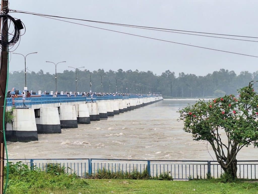 Teesta flows 7cm above danger mark Teesta flows