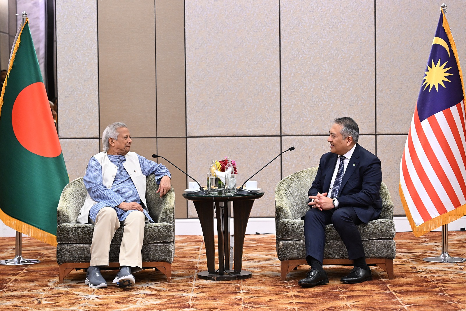Yunus urges Axiata to expand 5G, invest in data centres