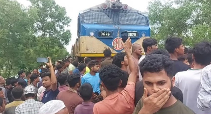 train rams into auto