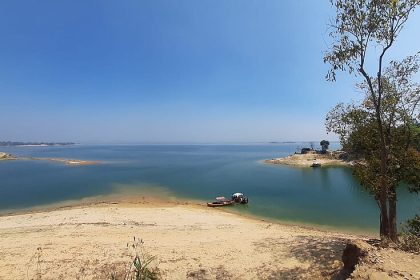 Kaptai lake breaches danger