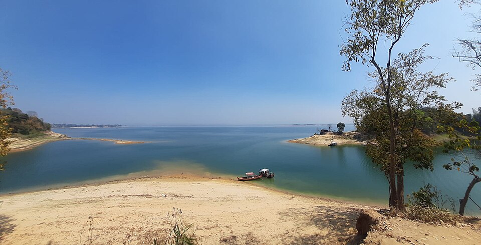 Kaptai lake breaches danger