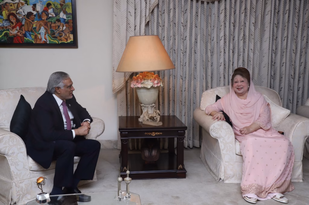 Ishaq Dar meets Khaleda Zia