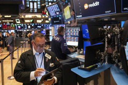 Wall Street falls