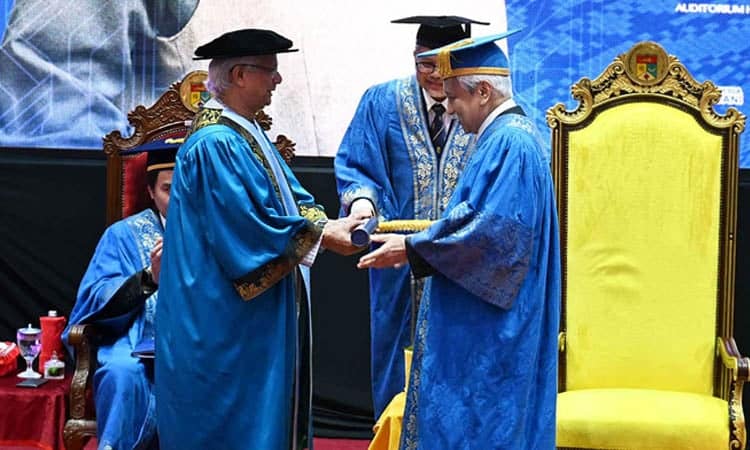 Yunus honorary doctorate