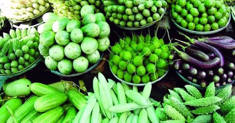 Vegetable prices soar in Dhaka’s kitchen markets, consumers struggling