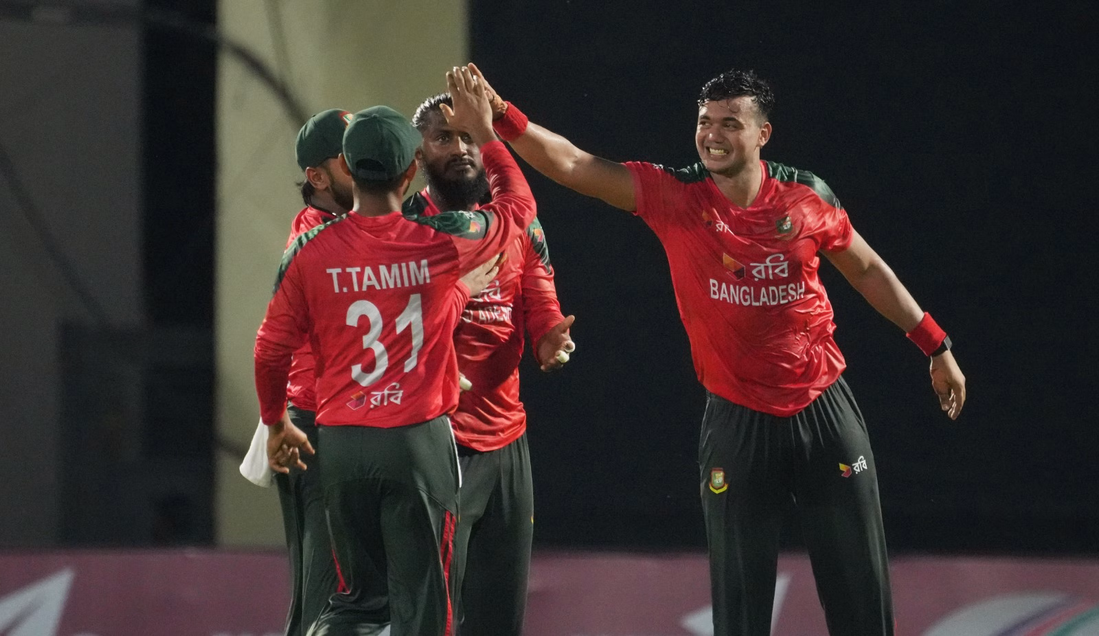 Netherlands restricted to 136 as Taskin takes four