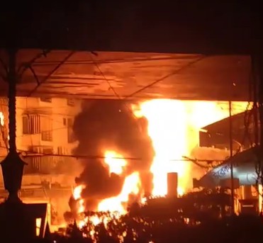 Fire breaks out at Mohakhali petrol pump