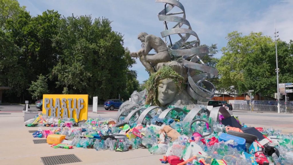 Global plastics deal at the brink: World cannot afford failure
