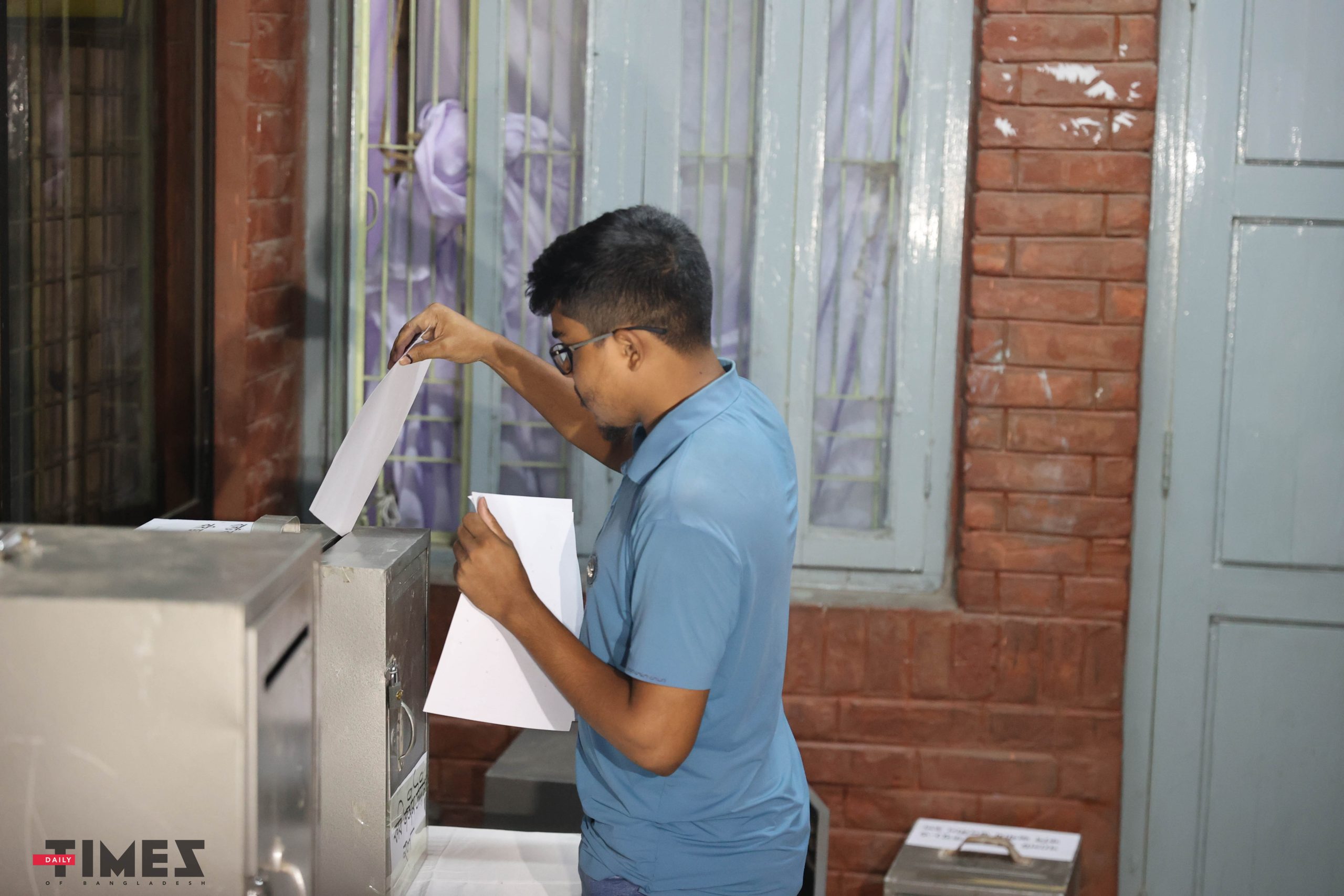 Ducsu polls continue amid spontaneous student participation