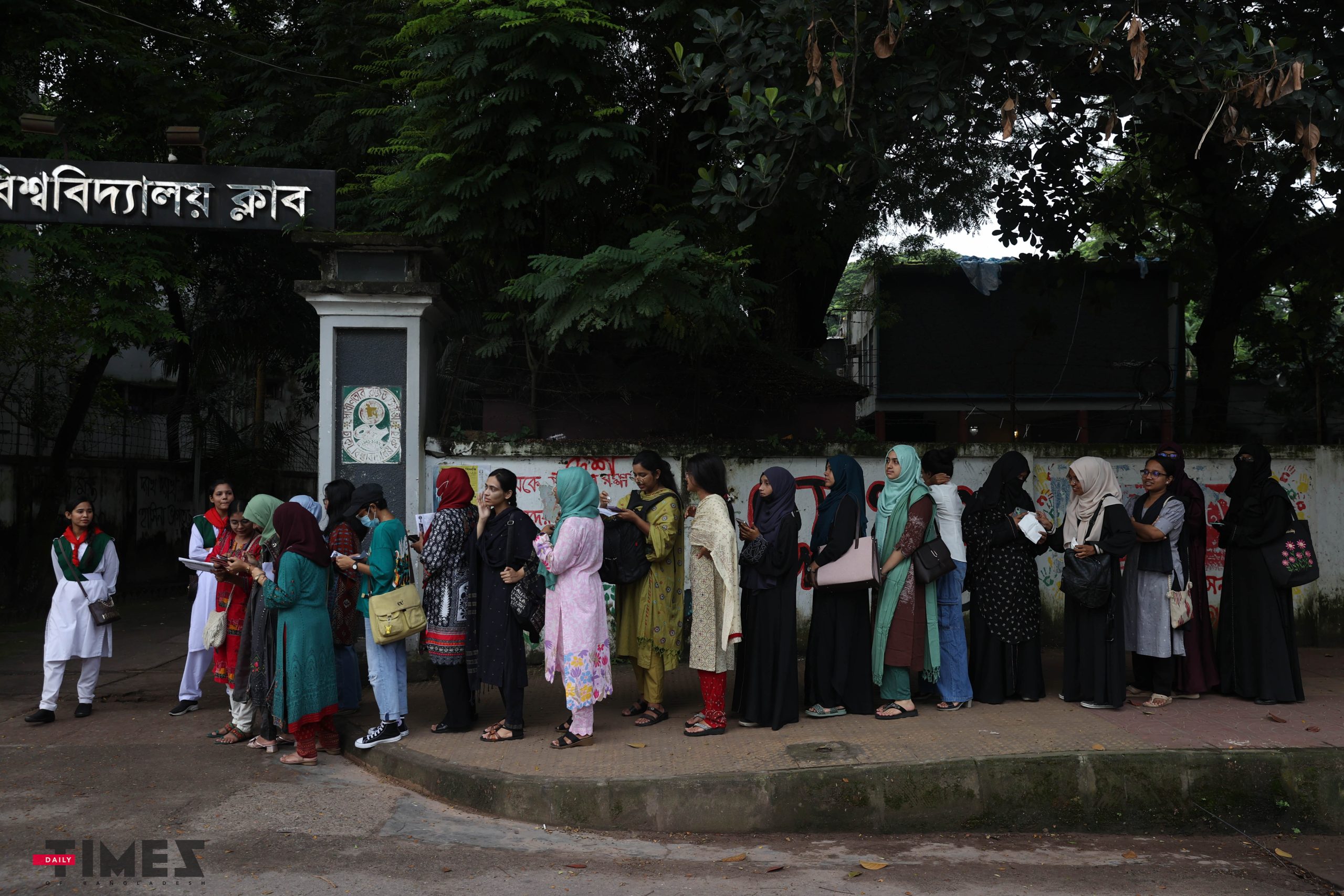 Long lines as voting begins in Ducsu polls