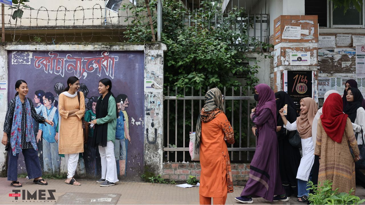 Ducsu: Voters complain of slow lines, lack of proper training at booths
