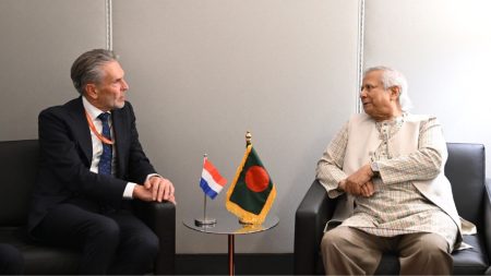 Dutch prime minister meets Yunus