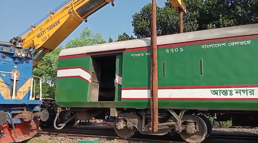 Pabna derailment: Train operations resume after 5hrs