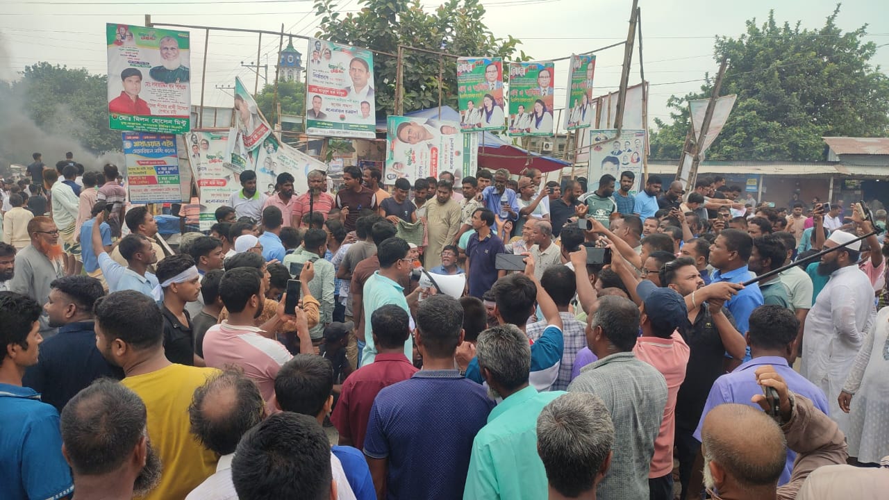Pabna highway blocked over EC boundary demarcation