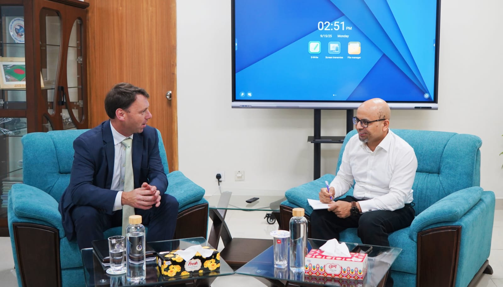 Faiz Ahmad Taiyeb meets with US trade delegation