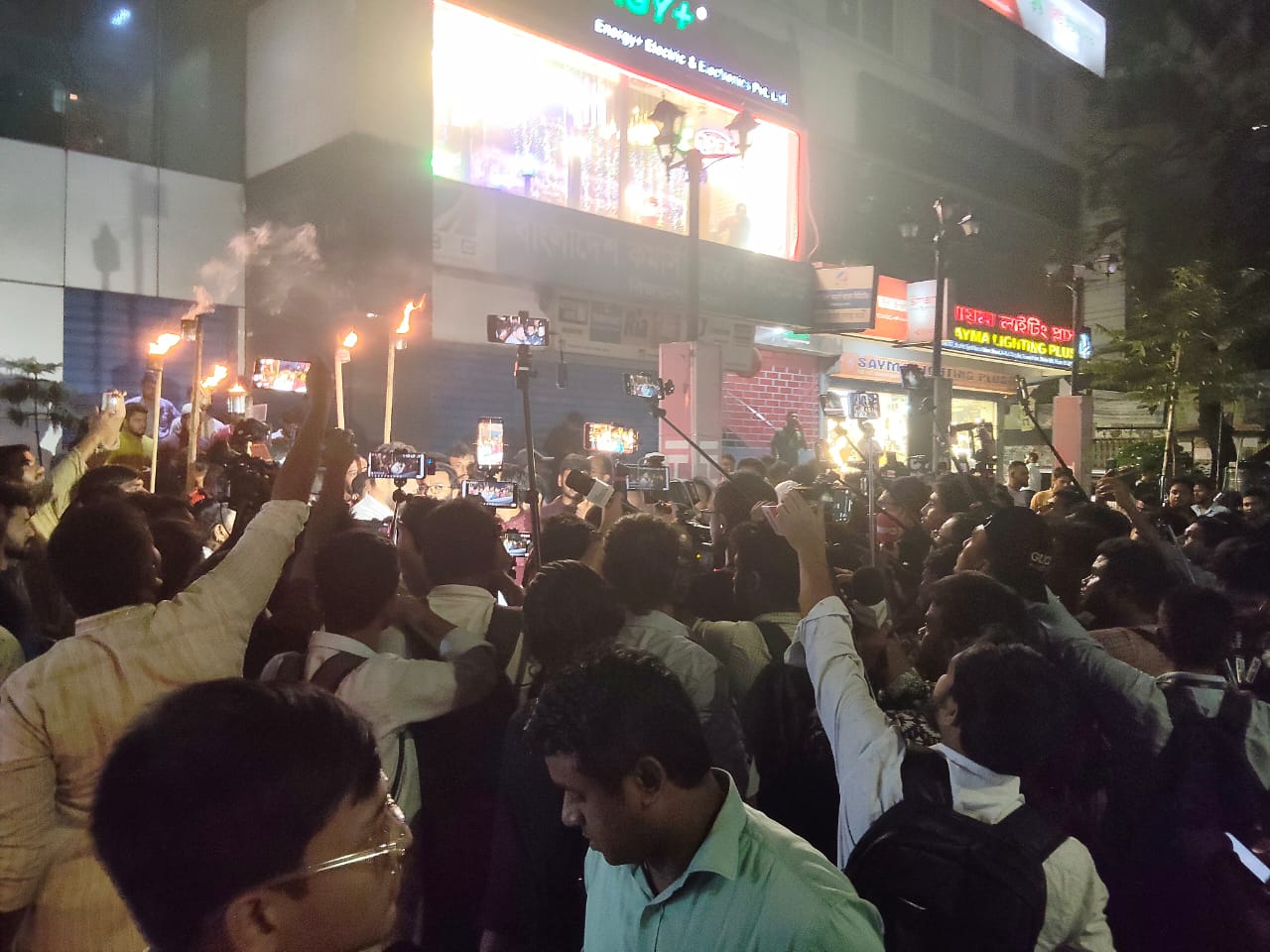 Jubo Odhikar Parishad holds torch procession demanding trial for Nur’s attackers