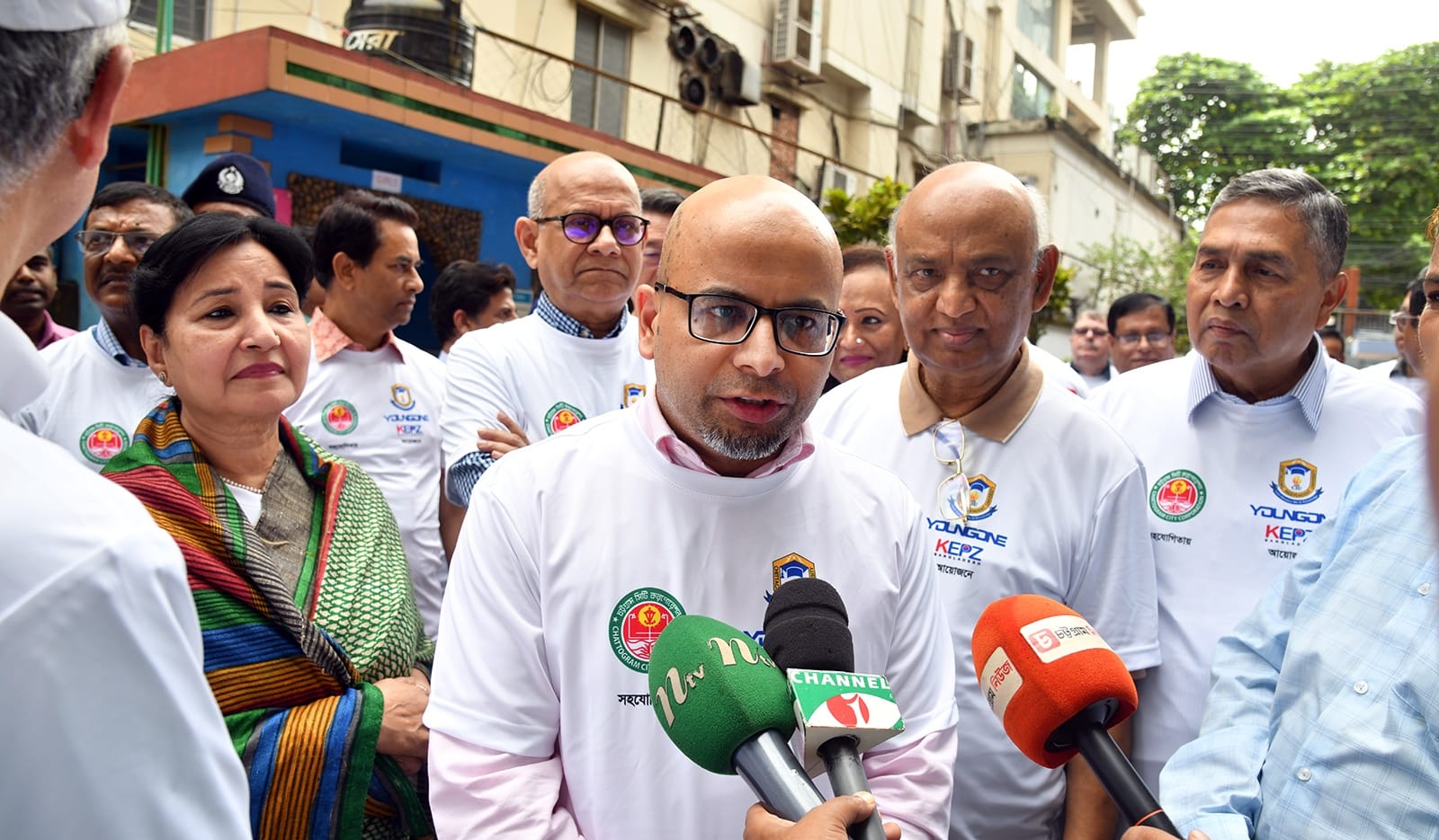 Faiz Ahmad Tayeb inaugurates cleanliness awareness campaign in Ctg