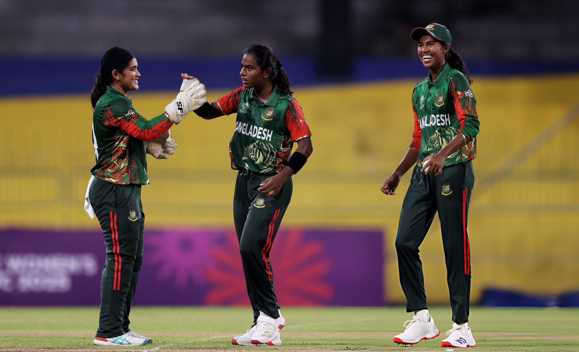 Sri Lanka fall short by 1 run as Bangladesh win warm-up thriller